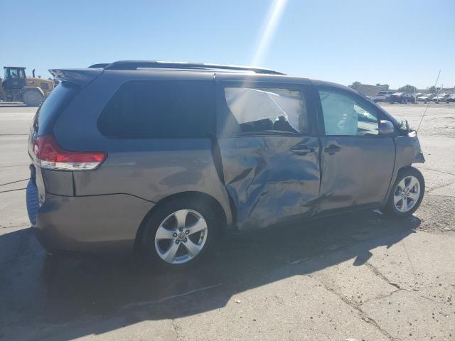 Photo 3 from auction – 2013 TOYOTA SIENNA LE with VIN 5TDKK3DC1DS283181