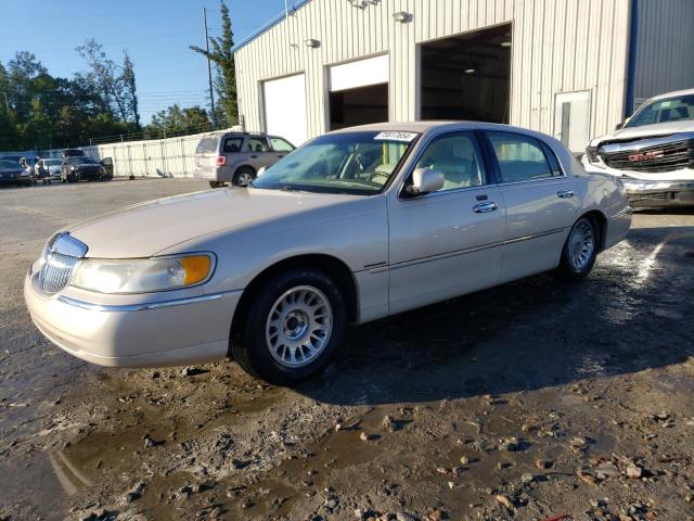 Photo 1 from auction – 2000 LINCOLN TOWN CAR C with VIN 1LNHM83W7YY770582