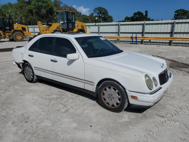 Photo 4 from auction – 1997 MERCEDES-BENZ E 320 with VIN WDBJF55F2VJ024815