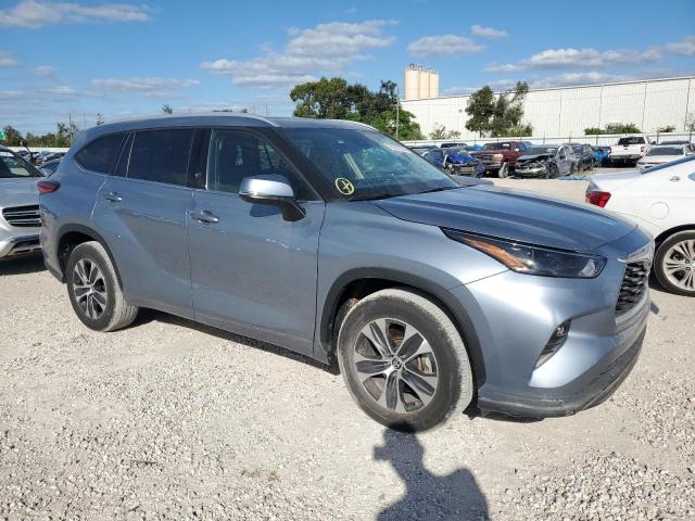 Photo 4 from auction – 2022 TOYOTA HIGHLANDER with VIN 5TDGZRAH3NS100370