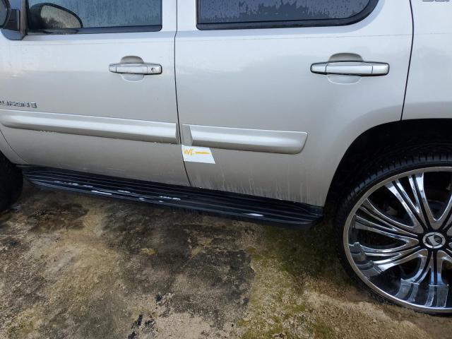 Photo 13 from auction – 2007 GMC YUKON with VIN 1GKFC13067R272744