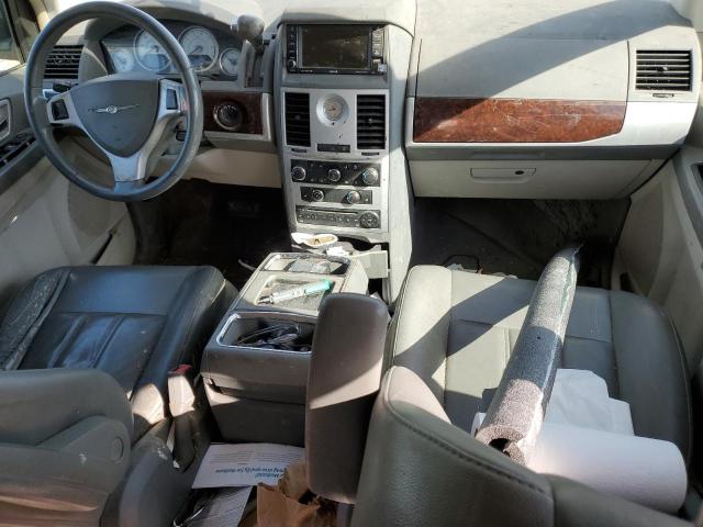Photo 8 from auction – 2010 CHRYSLER TOWN & COU with VIN 2A4RR5D15AR170448