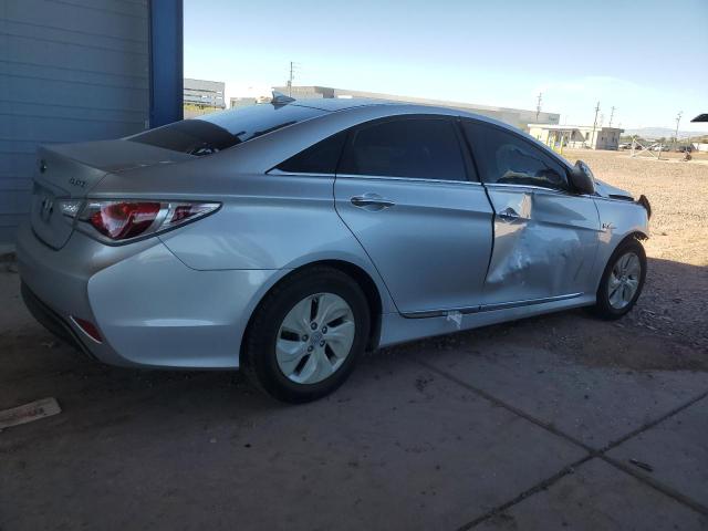 Photo 3 from auction – 2013 HYUNDAI SONATA HYB with VIN KMHEC4A49DA094591