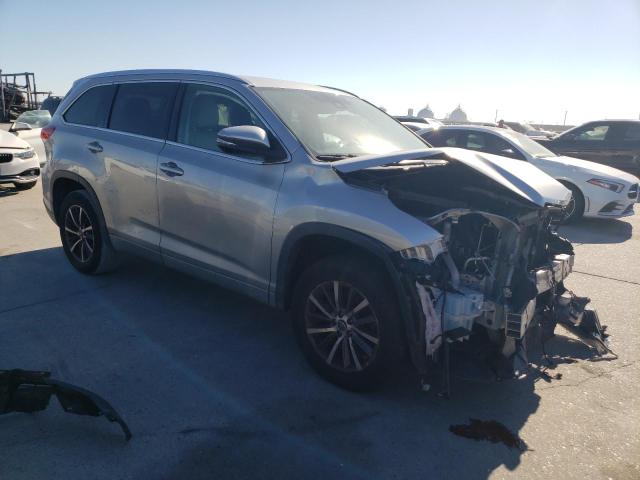 Photo 4 from auction – 2017 TOYOTA HIGHLANDER with VIN 5TDKZRFH5HS526035