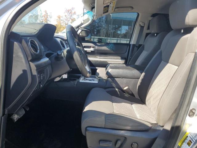 Photo 7 from auction – 2017 TOYOTA TUNDRA CRE with VIN 5TFDW5F1XHX677752