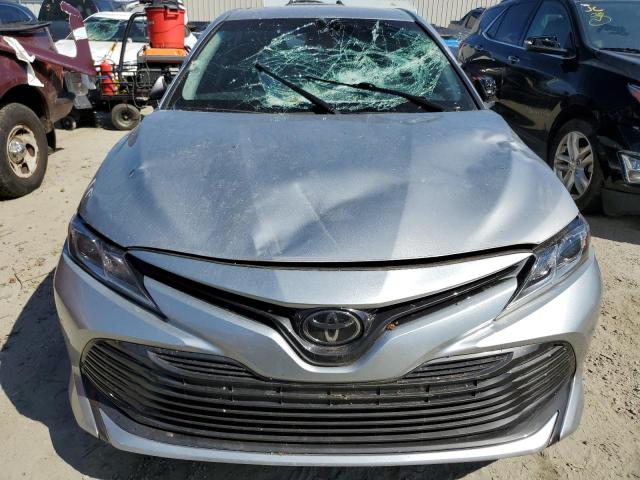 Zdjęcie 5 z aukcji – 2018 TOYOTA CAMRY L z VIN 4T1B11HK4JU650327
