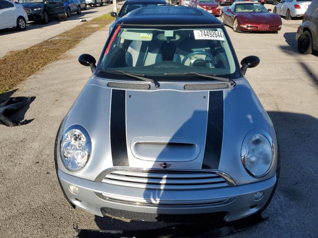 Photo 5 from auction – 2006 MINI COOPER S with VIN WMWRE33506TJ36828