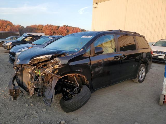 Photo 1 from auction – 2015 TOYOTA SIENNA LE with VIN 5TDKK3DC7FS553792