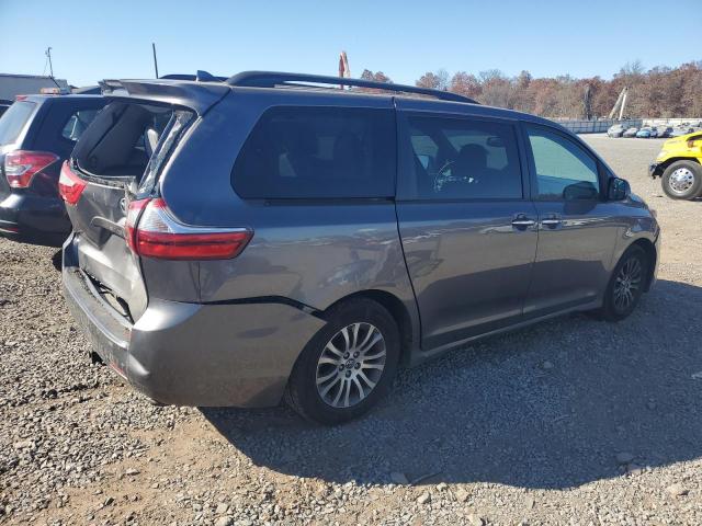 Photo 3 from auction – 2018 TOYOTA SIENNA XLE with VIN 5TDYZ3DC7JS911763
