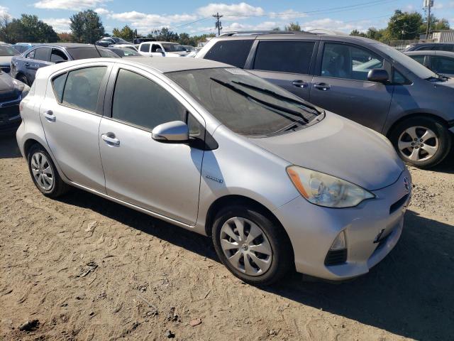 Photo 4 from auction – 2014 TOYOTA PRIUS C with VIN JTDKDTB3XE1075327