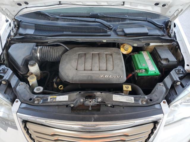 Photo 12 from auction – 2015 CHRYSLER TOWN & COU with VIN 2C4RC1CG9FR561728