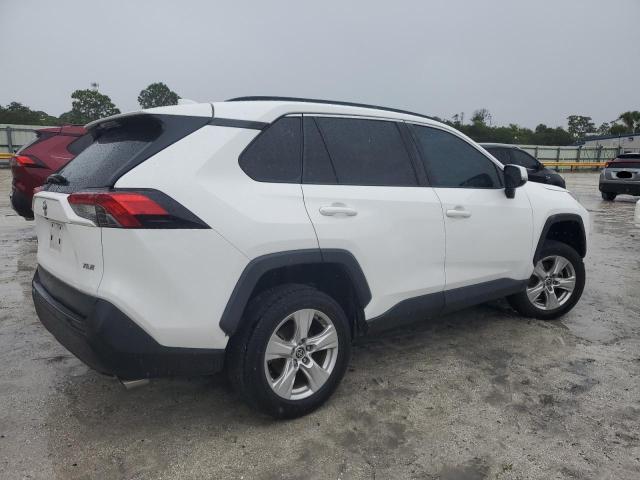 Photo 3 from auction – 2021 TOYOTA RAV4 XLE with VIN 2T3W1RFV6MC121746