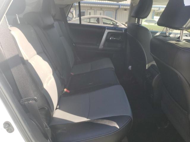 Photo 11 from auction – 2018 TOYOTA 4RUNNER SR with VIN JTEBU5JR0J5563881