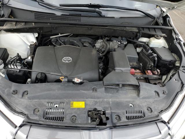 Photo 11 from auction – 2018 TOYOTA HIGHLANDER with VIN 5TDJZRFH4JS857674