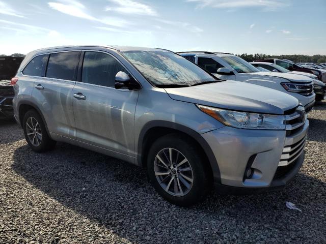 Photo 4 from auction – 2017 TOYOTA HIGHLANDER with VIN 5TDKZRFH1HS525366