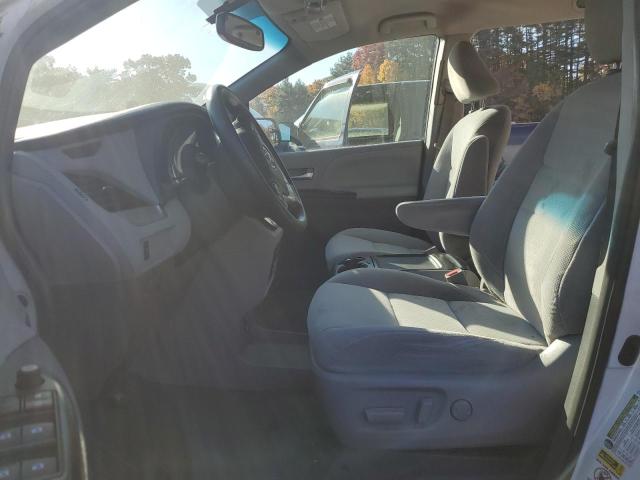 Photo 7 from auction – 2016 TOYOTA SIENNA LE with VIN 5TDKK3DC3GS707366