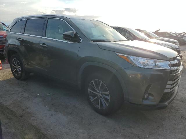 Photo 4 from auction – 2019 TOYOTA HIGHLANDER with VIN 5TDKZRFHXKS341986