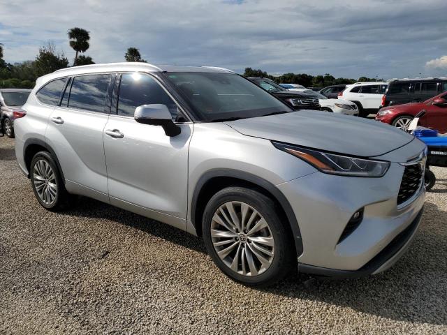 Photo 4 from auction – 2021 TOYOTA HIGHLANDER with VIN 5TDFZRAHXMS071931