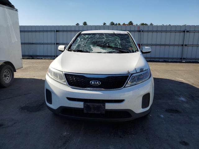 Photo 5 from auction – 2015 KIA SORENTO LX with VIN 5XYKTCA69FG569890