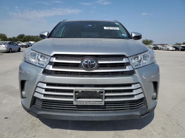 Photo 5 from auction – 2018 TOYOTA HIGHLANDER with VIN 5TDKZRFH5JS286717
