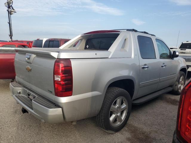 Photo 3 from auction – 2011 CHEVROLET AVALANCHE with VIN 3GNTKFE39BG212639