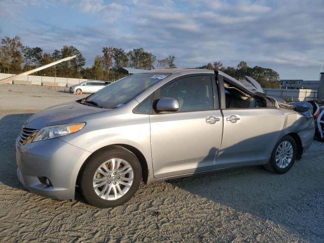 TOYOTA SIENNA XLE 2016 with VIN 5TDYK3DC1GS704329 - Photo from auction
