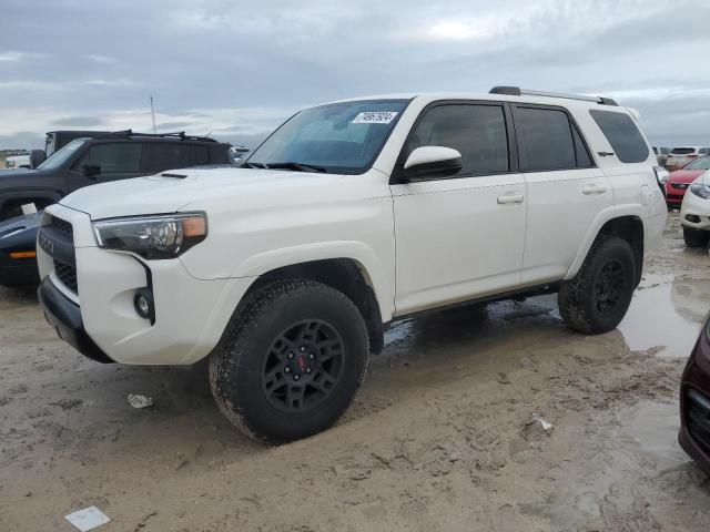 TOYOTA 4RUNNER SR 2018 with VIN JTEBU5JR8J5547640 - Photo from auction