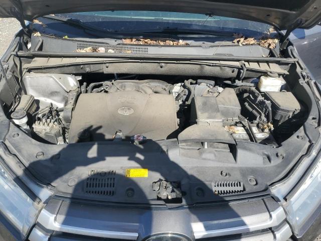 Фото 12 с аукциона – 2018 TOYOTA HIGHLANDER с VIN 5TDJZRFH7JS557675