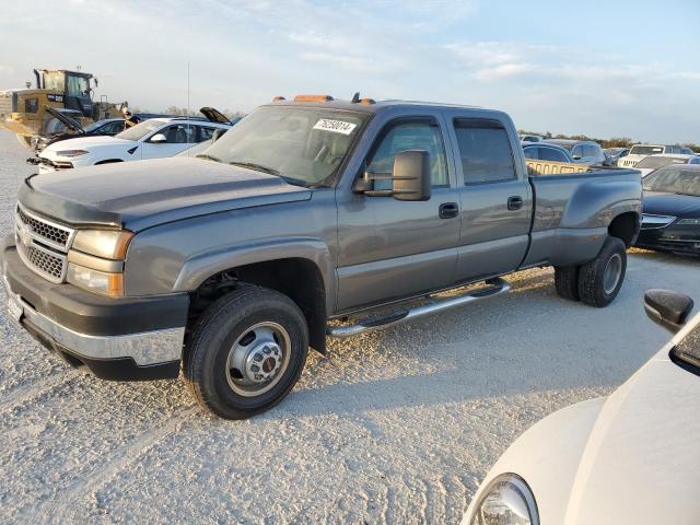 CHEVROLET SILVERADO 2006 with VIN 1GCJK33DX6F142117 - Photo from auction