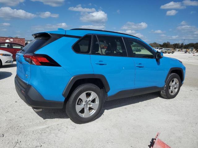 Photo 3 from auction – 2021 TOYOTA RAV4 XLE with VIN JTMP1RFV2MD070746