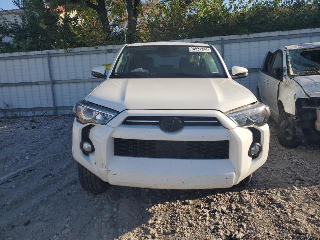 Photo 5 from auction – 2020 TOYOTA 4RUNNER SR with VIN JTEBU5JRXL5758874