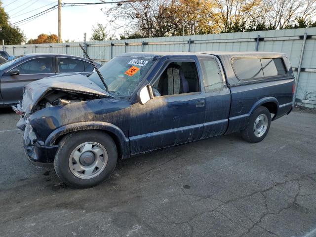 GMC SONOMA 2000 with VIN 1GTCS1953Y8236943 - Photo from auction