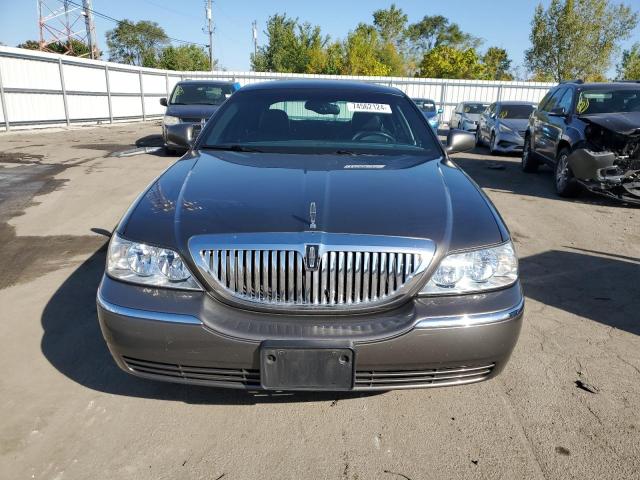 Photo 5 from auction – 2004 LINCOLN TOWN CAR E with VIN 1LNHM81W14Y614647