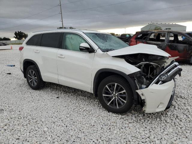 Photo 4 from auction – 2018 TOYOTA HIGHLANDER with VIN 5TDJZRFH5JS807463