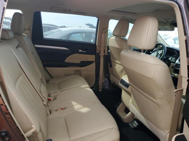 Photo 11 from auction – 2017 TOYOTA HIGHLANDER with VIN 5TDKZRFH5HS234305