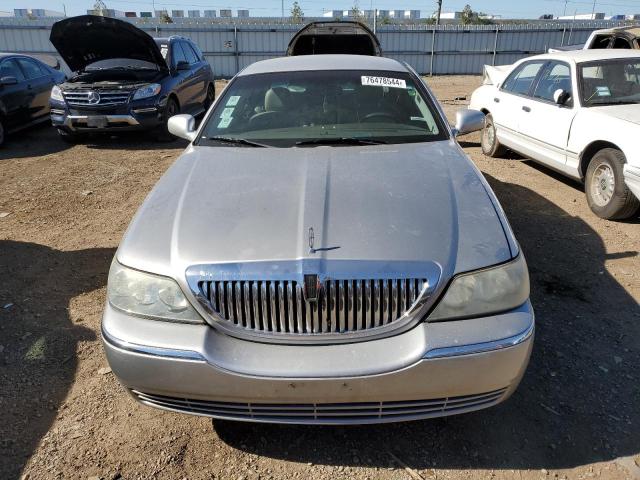 Photo 5 from auction – 2004 LINCOLN TOWN CAR E with VIN 1LNHM81W04Y674645
