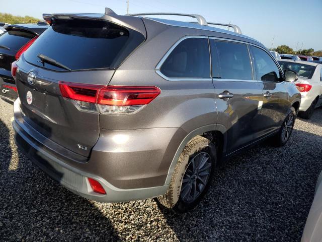 Photo 3 from auction – 2018 TOYOTA HIGHLANDER with VIN 5TDKZRFH2JS527505