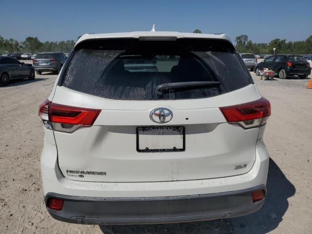 Photo 6 from auction – 2018 TOYOTA HIGHLANDER with VIN 5TDKZRFH7JS534143