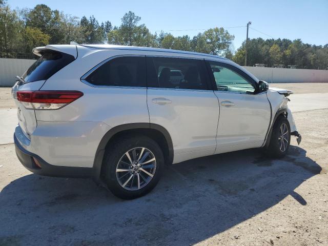 Photo 3 from auction – 2017 TOYOTA HIGHLANDER with VIN 5TDJZRFH3HS433834