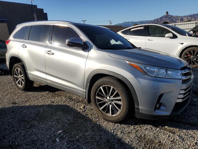 Photo 4 from auction – 2018 TOYOTA HIGHLANDER with VIN 5TDKZRFH2JS528590