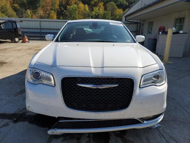 Photo 5 from auction – 2017 CHRYSLER 300 LIMITE with VIN 2C3CCARG1HH647996