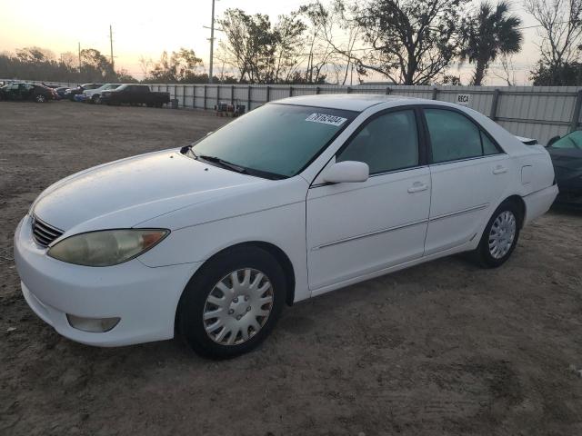 TOYOTA CAMRY LE 2005 with VIN 4T1BE32K45U384063 - Photo from auction