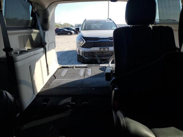 Photo 10 from auction – 2015 CHRYSLER TOWN & COU with VIN 2C4RC1CGXFR693221