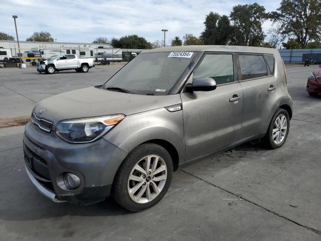 KIA SOUL + 2018 مع رقم تعريف المركبة KNDJP3A59J7595192 - صورة من المزاد