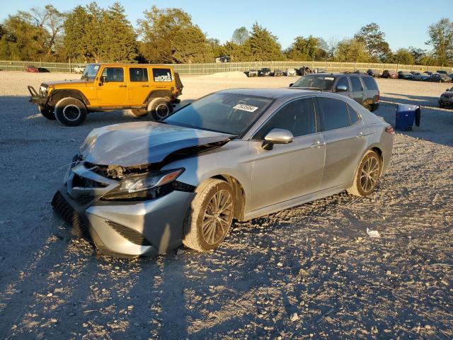 TOYOTA CAMRY SE 2020 with VIN 4T1G11AK2LU863988 - Photo from auction