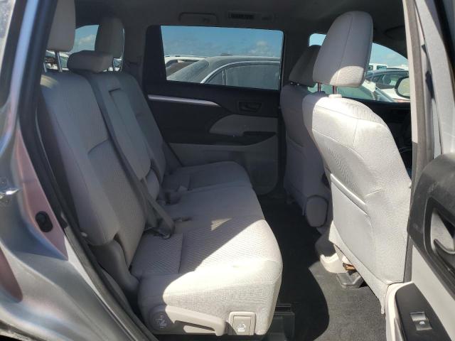 Photo 11 from auction – 2018 TOYOTA HIGHLANDER with VIN 5TDZARFH2JS040357
