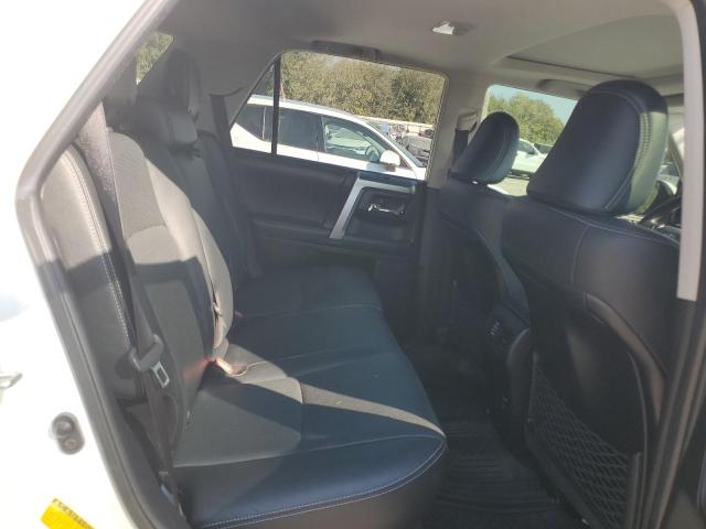 Photo 11 from auction – 2018 TOYOTA 4RUNNER SR with VIN JTEBU5JRXJ5549518