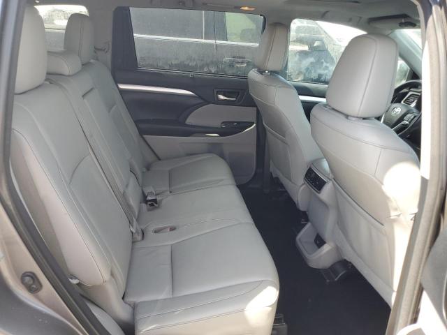 Photo 11 from auction – 2018 TOYOTA HIGHLANDER with VIN 5TDJZRFH0JS557453