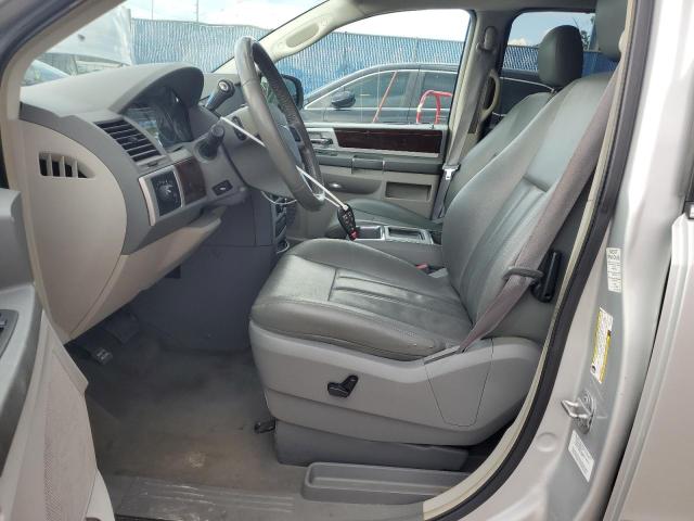 Photo 7 from auction – 2010 CHRYSLER TOWN & COU with VIN 2A4RR5D11AR206278