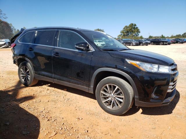 Photo 4 from auction – 2019 TOYOTA HIGHLANDER with VIN 5TDKZRFH7KS568830